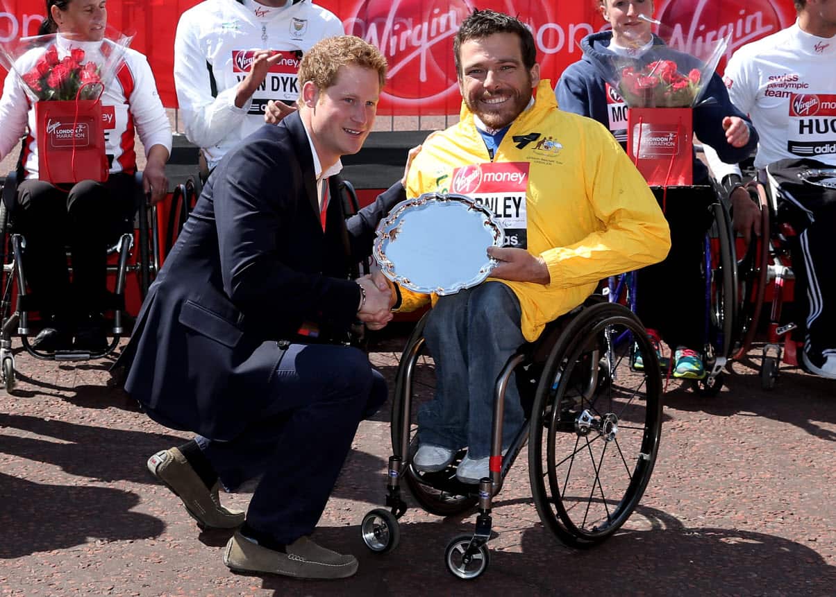 Kurt Fearnley receives his trophy from Prince Harry during the Virgin London Marathon 2013.