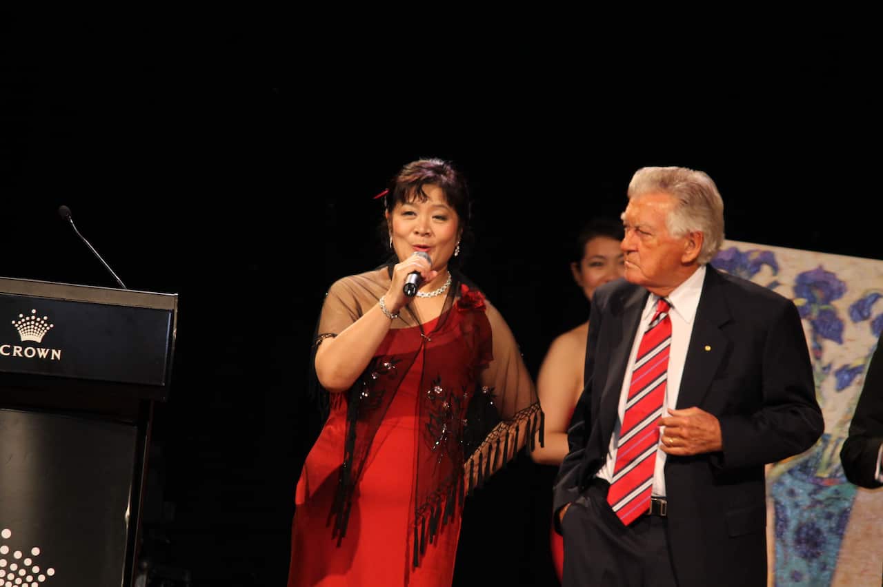May Hu (left) with former prime minister Bob Hawke.