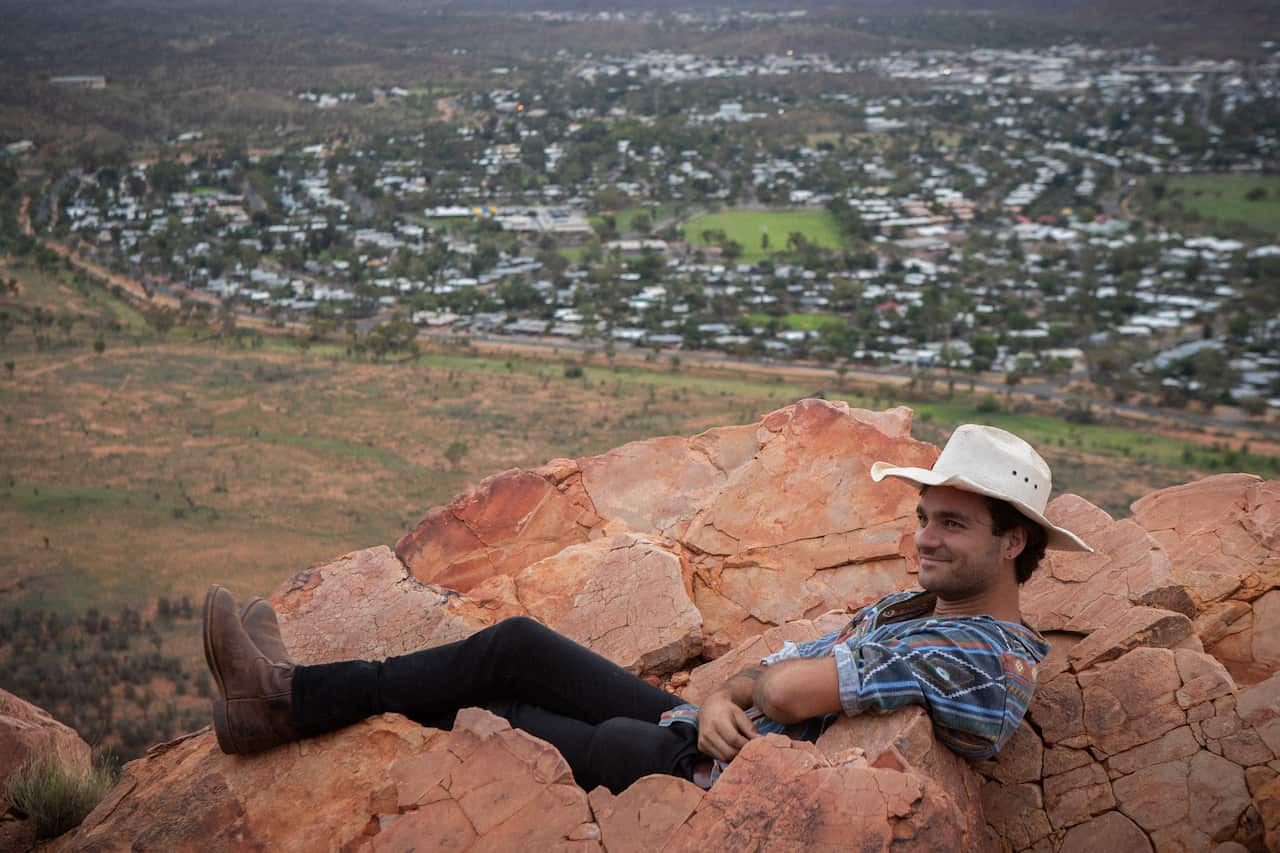 dylan_river_behind_the_scenes_3.jpg