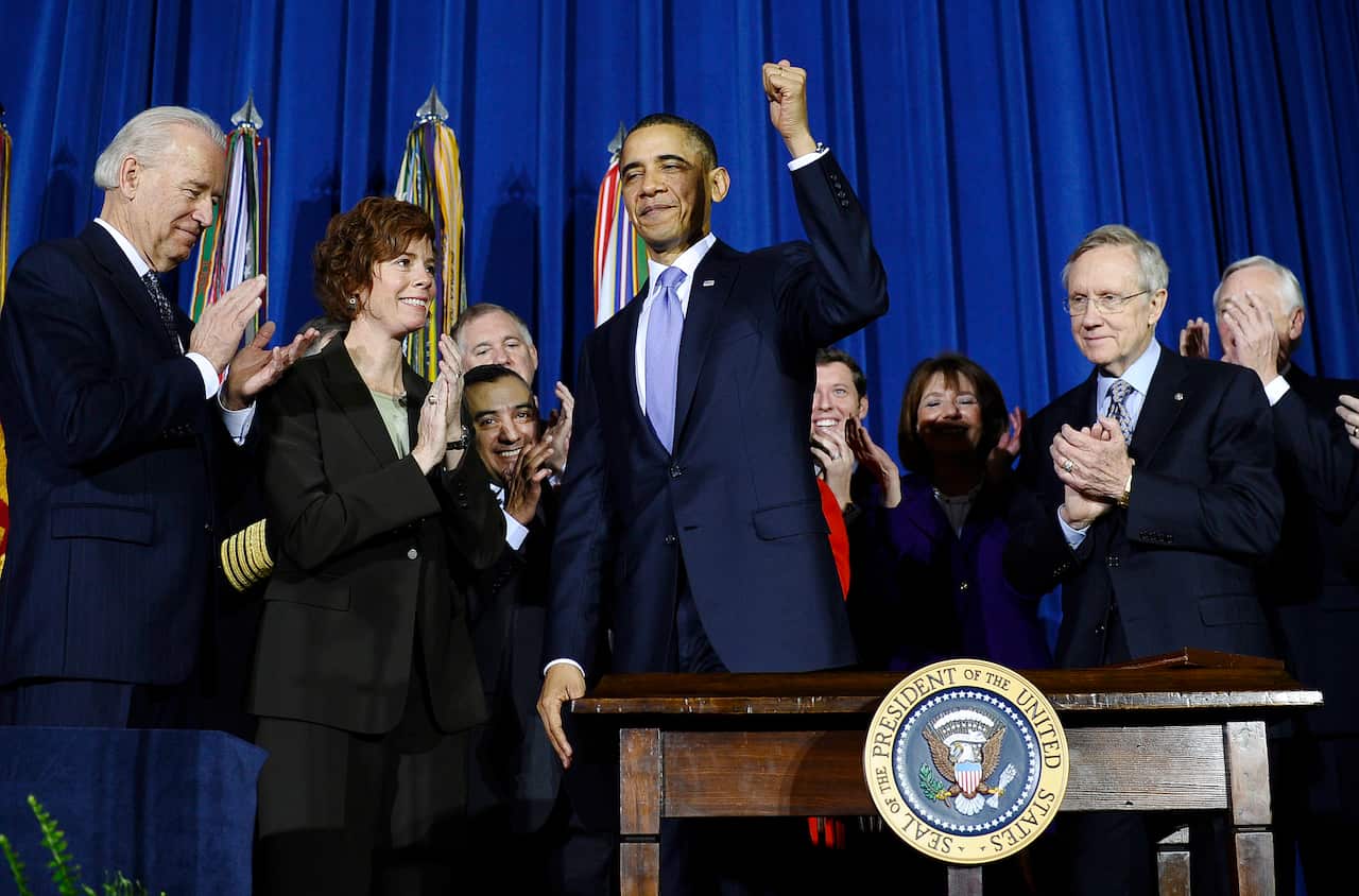 US President Barack Obama (C) gestures a