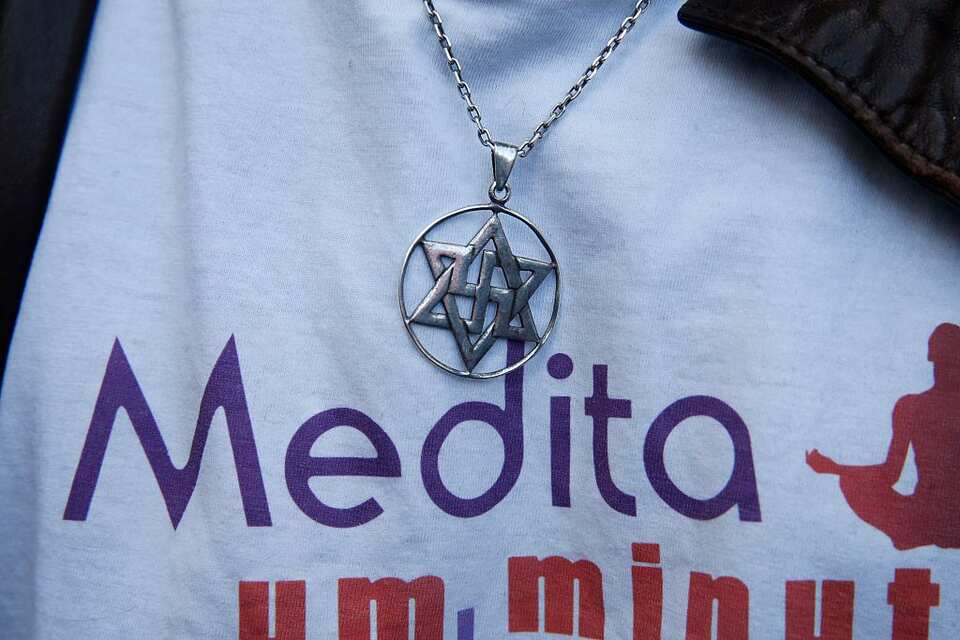 Secta Raelienilor The world's most obscure religions | SBS Voices
