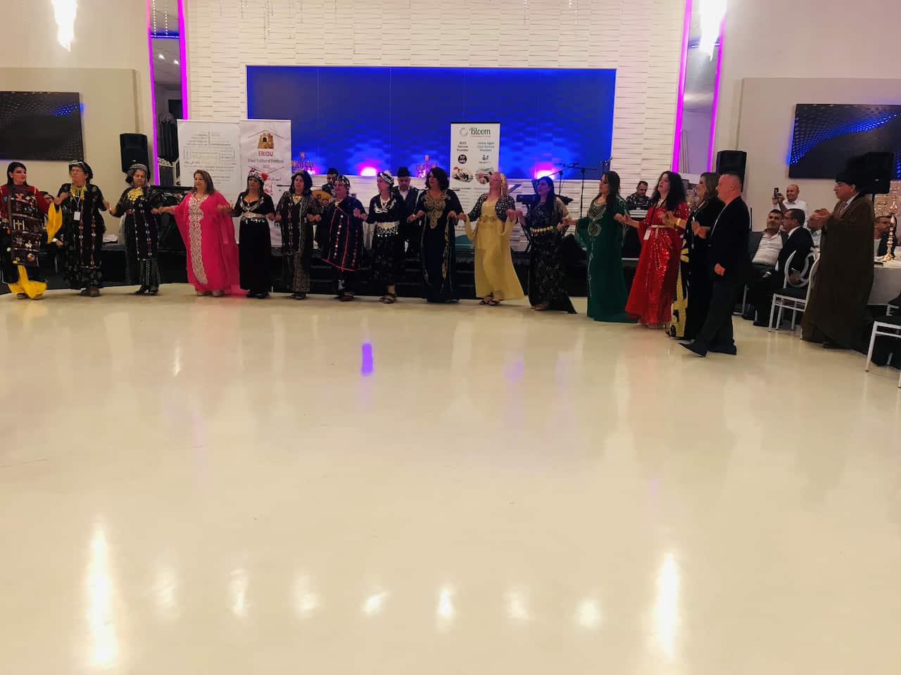 إحدى الرقصات التراثية العراقية