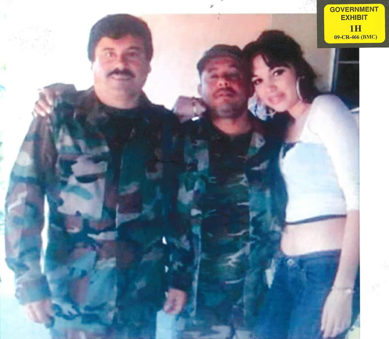 Joaqun Guzmn Loera, left, the Mexican kingpin known as El Chapo, with Alex Cifuentes Villa, center.