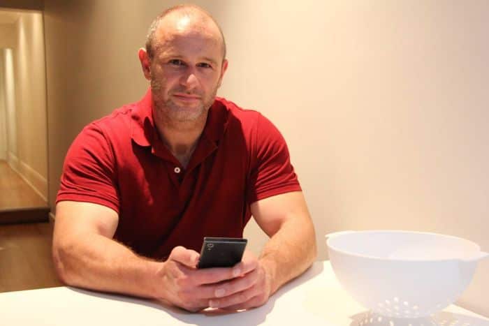 Steven Fernandez was refused a refund on the faulty mobile he bought from Android Enjoyed. (ABC News: Steven Fernandez)