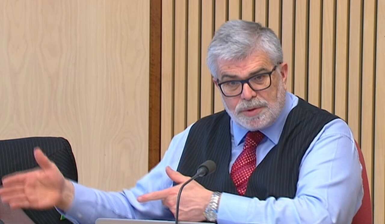 Labor Senator Kim Carr grilled Home Affairs Department officials. 