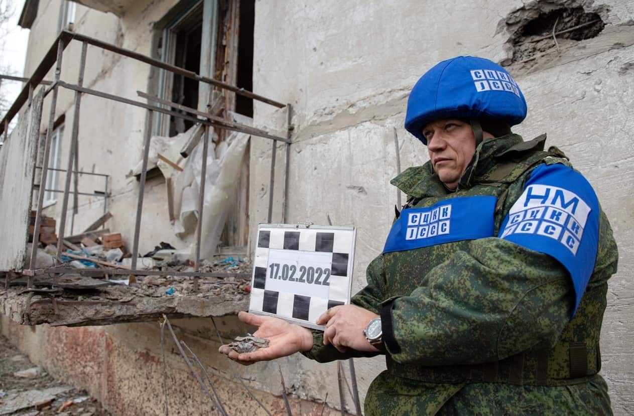 A representative of the Lugansk Peoples Republic in the Joint Centre for Control and Coordination registers shelling fragments in the village of Mykolaivka.