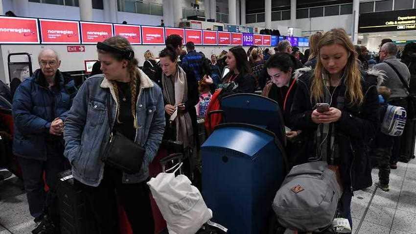 Image of airline passengers at an airport