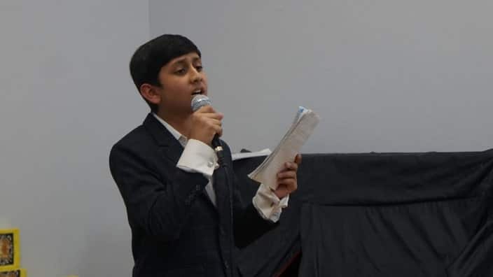 Hamza performing