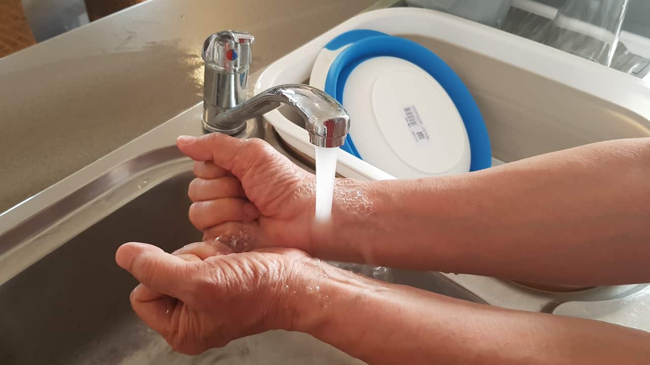 Wash wrists