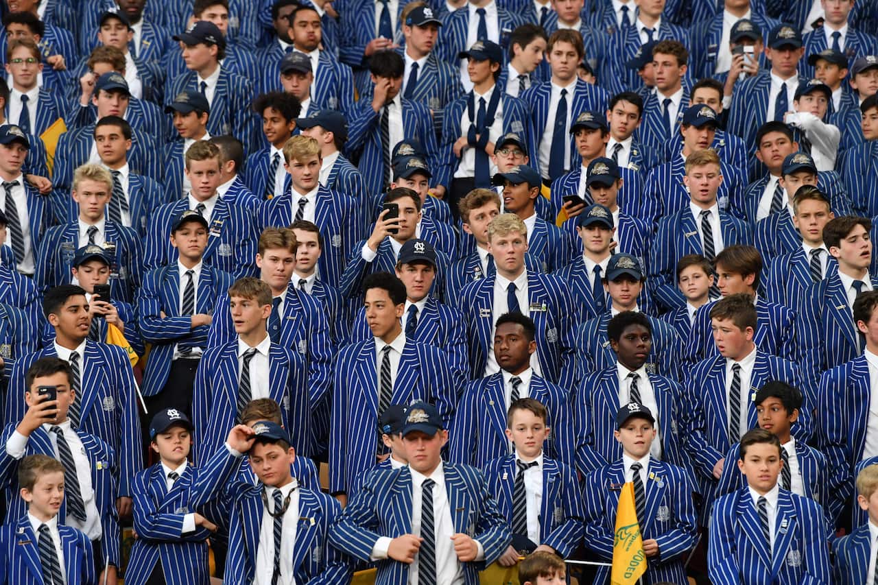 Gli studenti di un college di Brisbane assistono ad un incontro di rugby