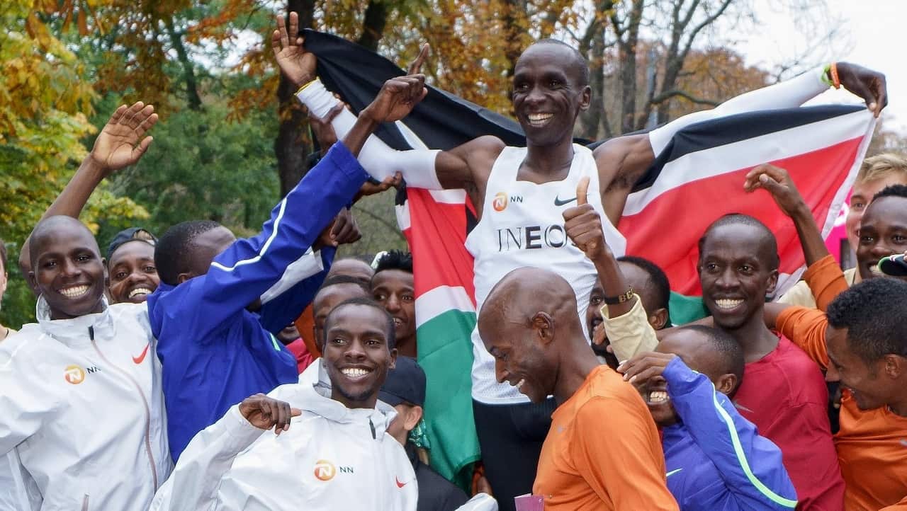Eliud Kipchoge has become the first marathon runner to break the two-hour barrier, recording a time of 1 hour 59 minutes 40 seconds in Vienna.