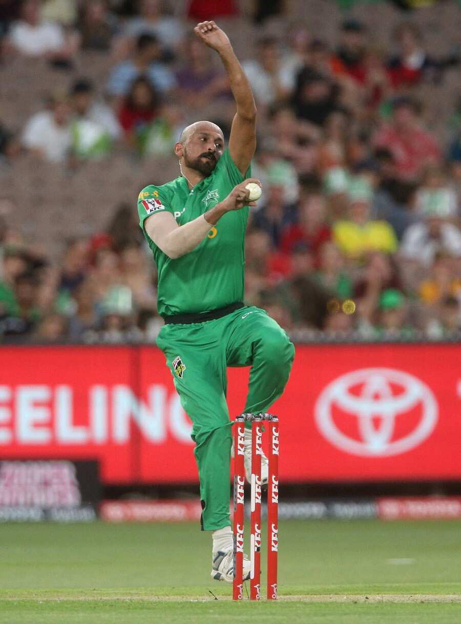 Dilbar Hussain of Melbourne Stars bowling during the Big Bash League (BBL) cricket match between the Melbourne Stars and the Brisbane Heat at the MCG