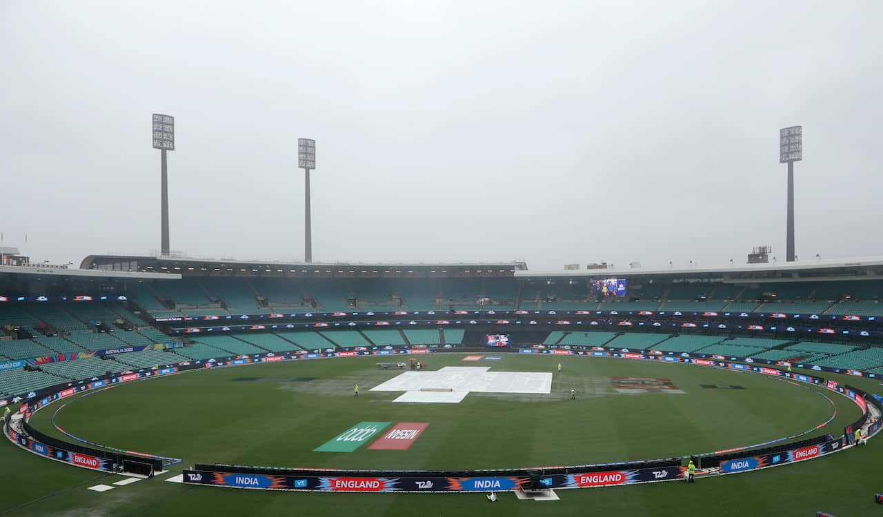 Rain falls on the Sydney Criceket Ground delaying the start of the Womens T20 World Cup cricket semifinal matches in Sydney, Thursday, March 5, 2020.