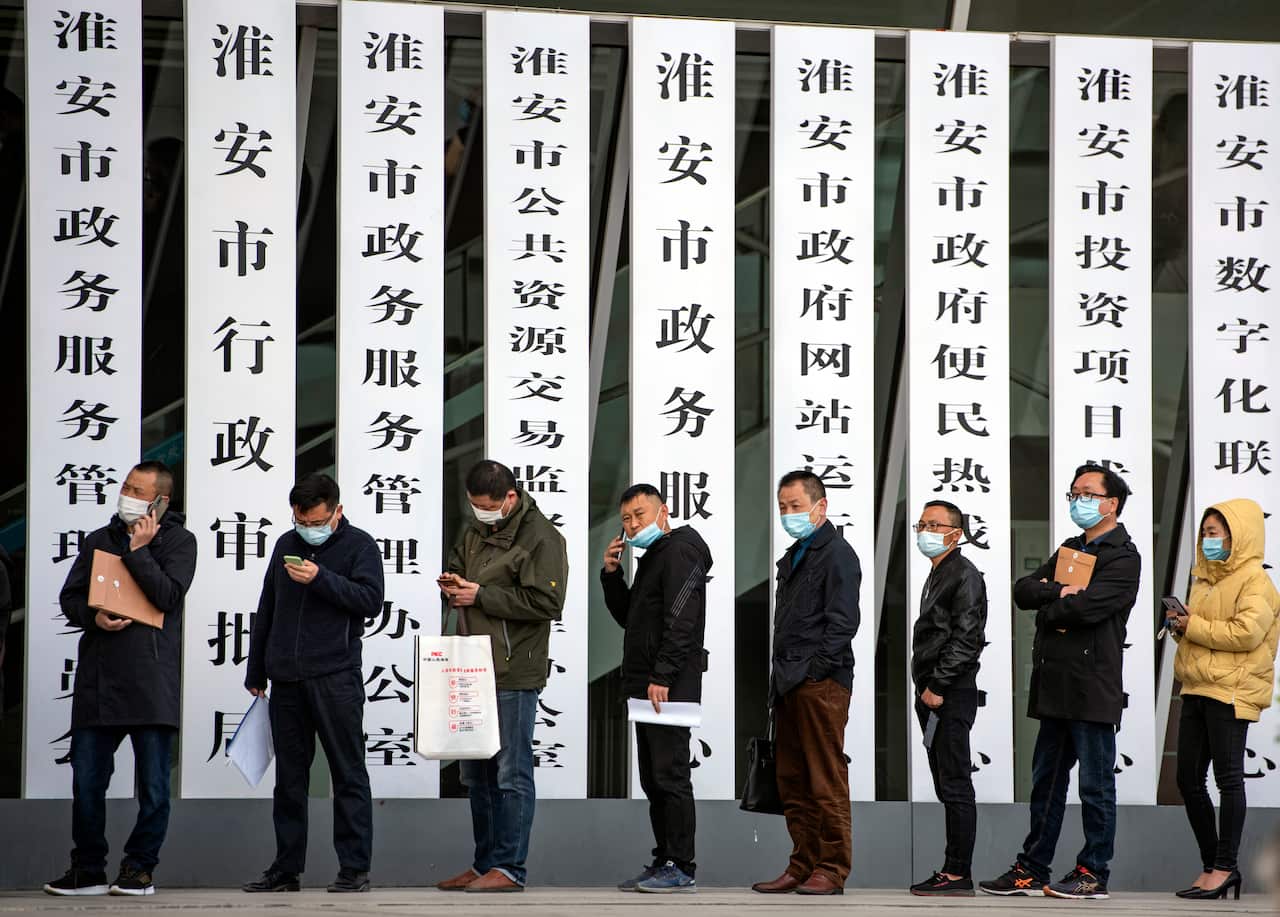 The administrative examination and approval center has not yet arrived at working hours,