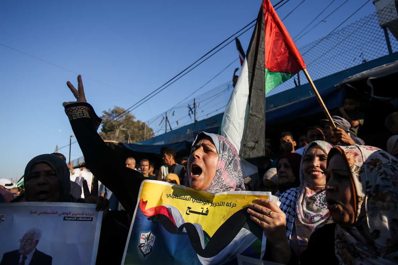 Palestinian demonstrators wave national flags while carrying placards during a demonstration against Israeli plans to annex parts of the occupied West Bank in the central Gaza Strip. Palestine, on July 3, 2020. (Photo by Yousef Masoud / INA Photo Agency /