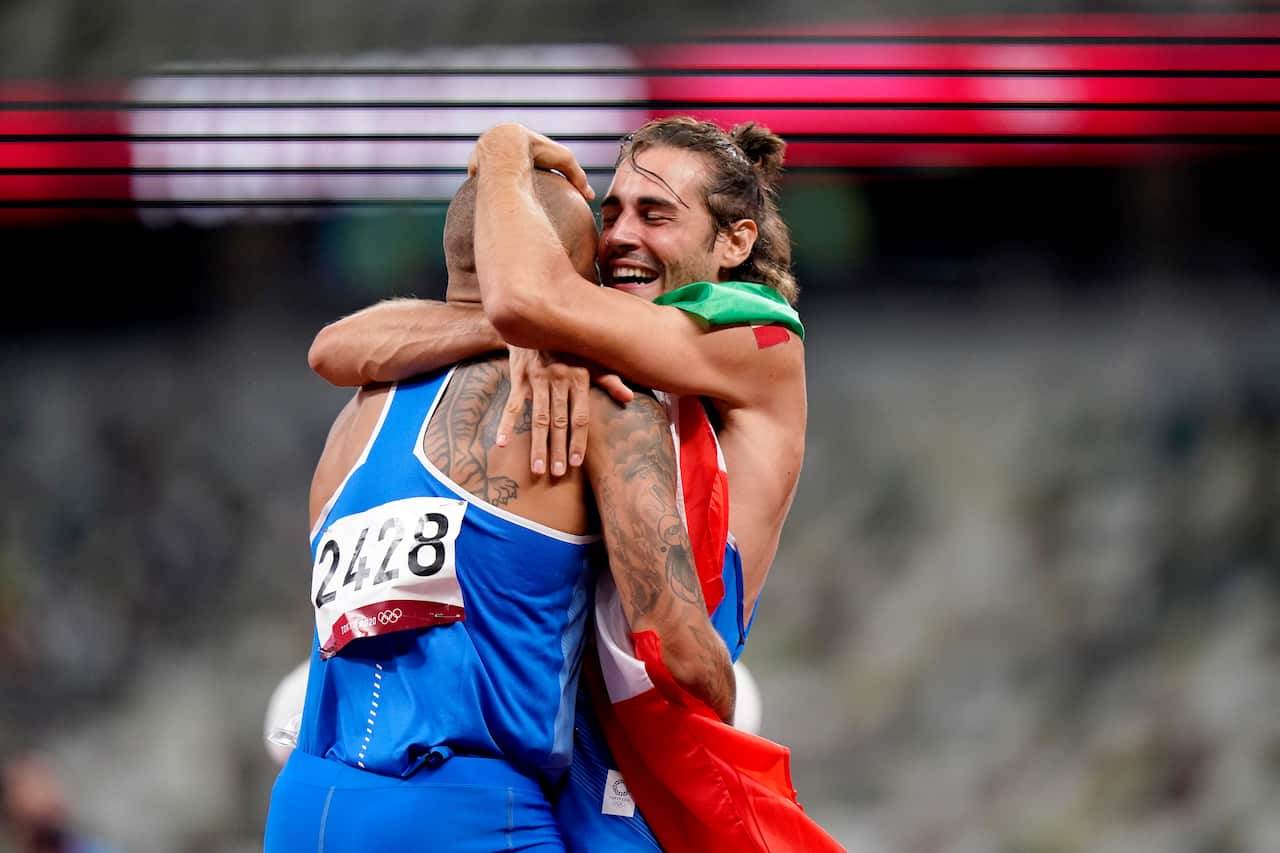 L'abbraccio tra Jacobs e Tamberi
