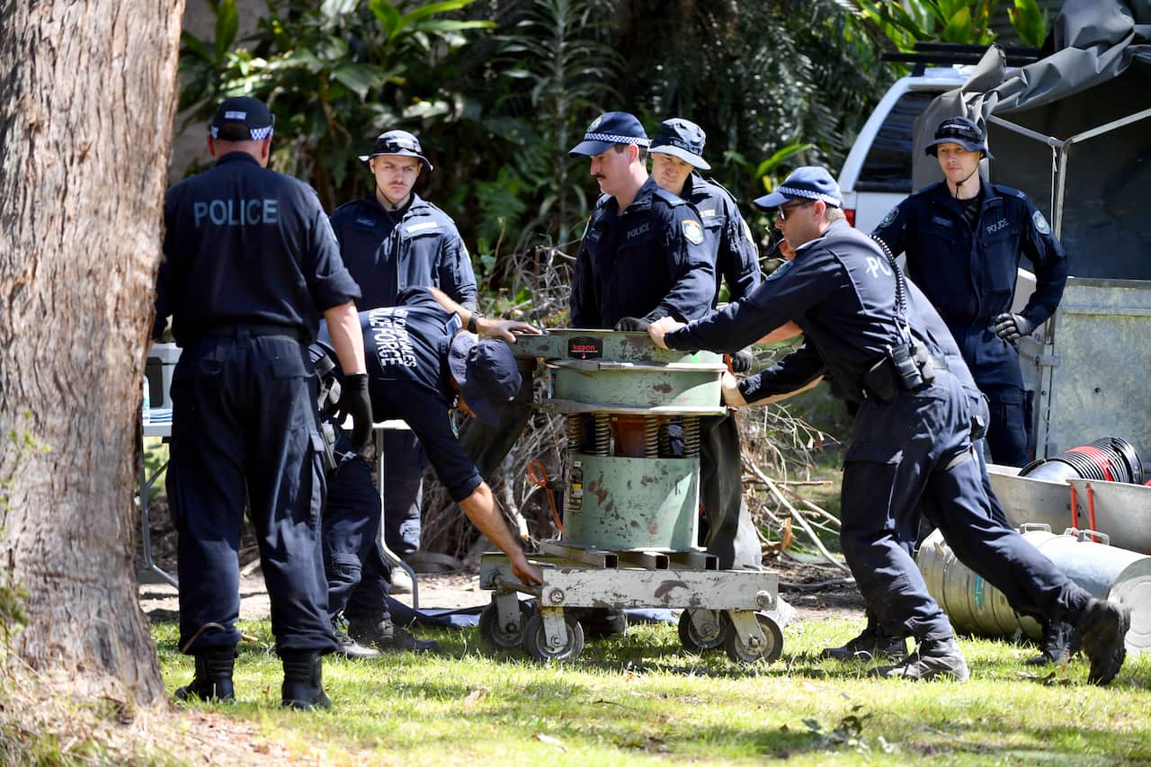 NSW Police bring in a mechanical sift during a search of the front garden of William Tyrrells foster grandmothers house in Kendall, mid north coast of NSW, Tuesday, November 16, 2021. Detectives are launching a new search for the remains of missing boy Wi