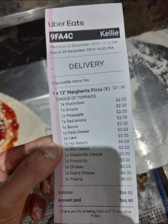 Lo scontrino con l'ordinazione della pizza