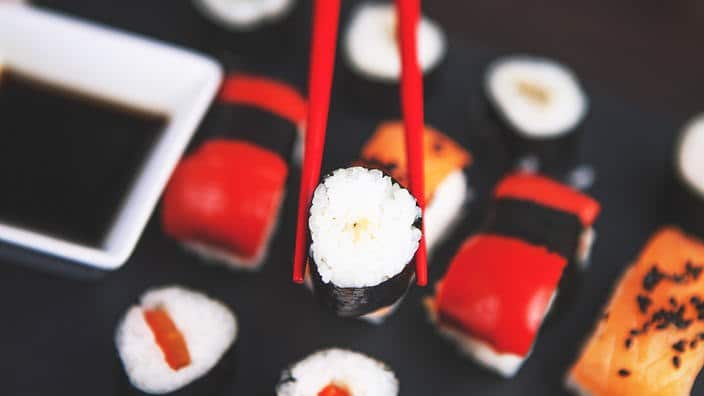 Chopsticks or fingers? (Pexels / Foodie Factor)