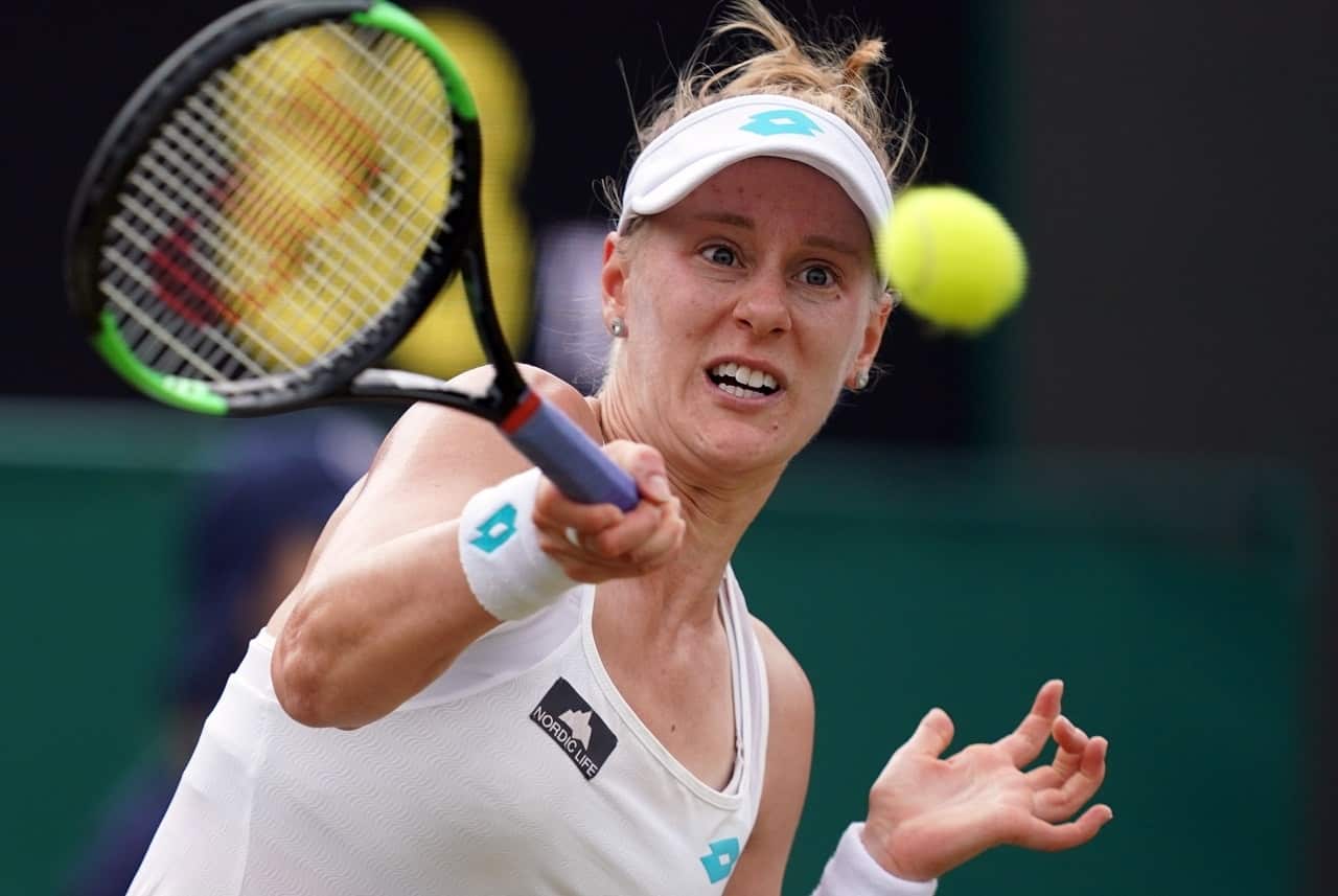 Alison Riske of USA returns to Ashleigh Barty.