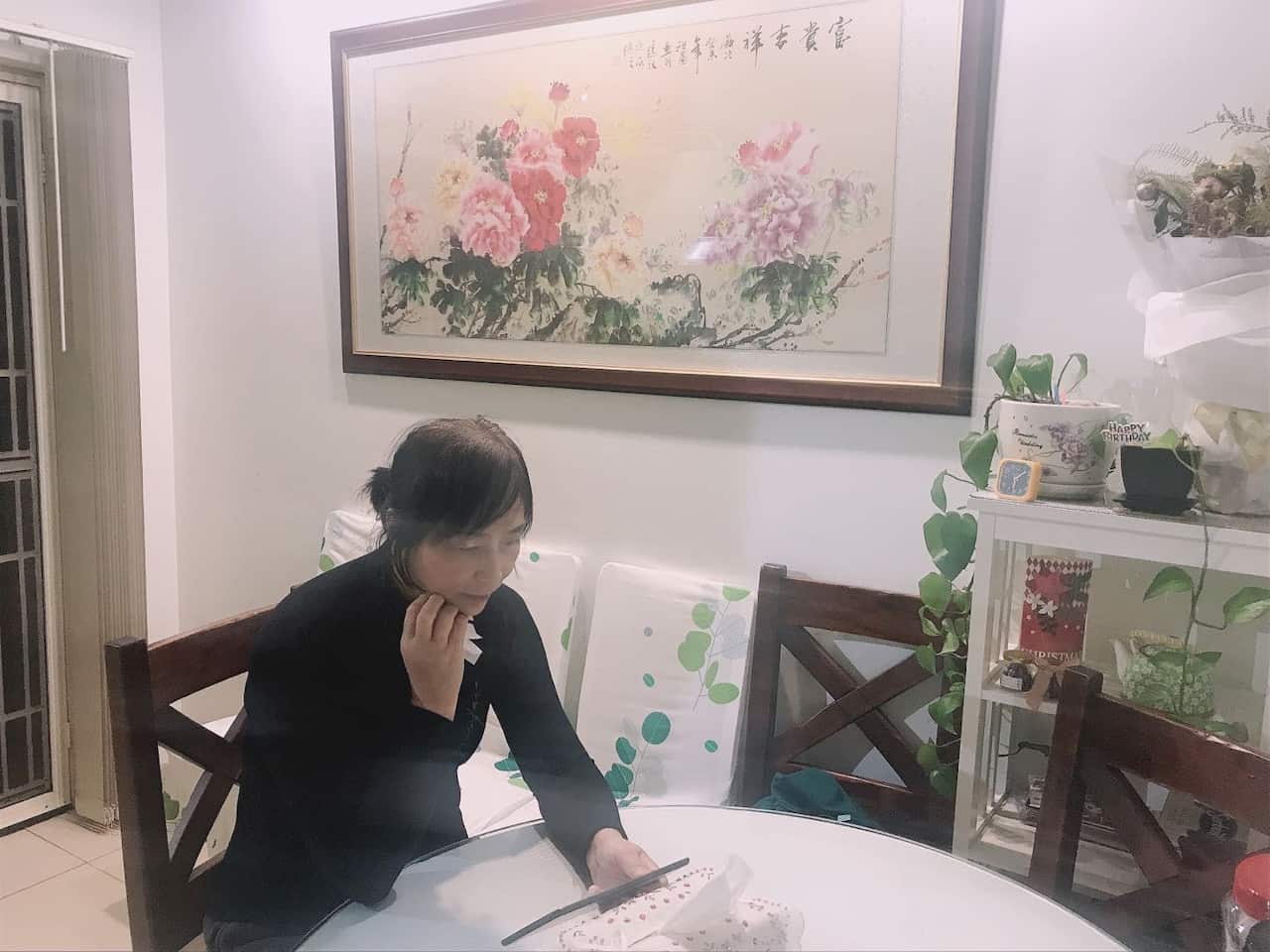 Xinyue is concentrating on the TV series