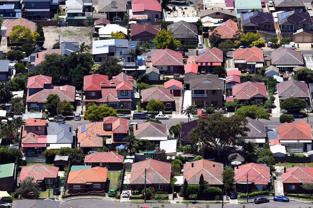 If most people stay home, modelling shows the COVID-19 outbreak in Australia could be controlled.