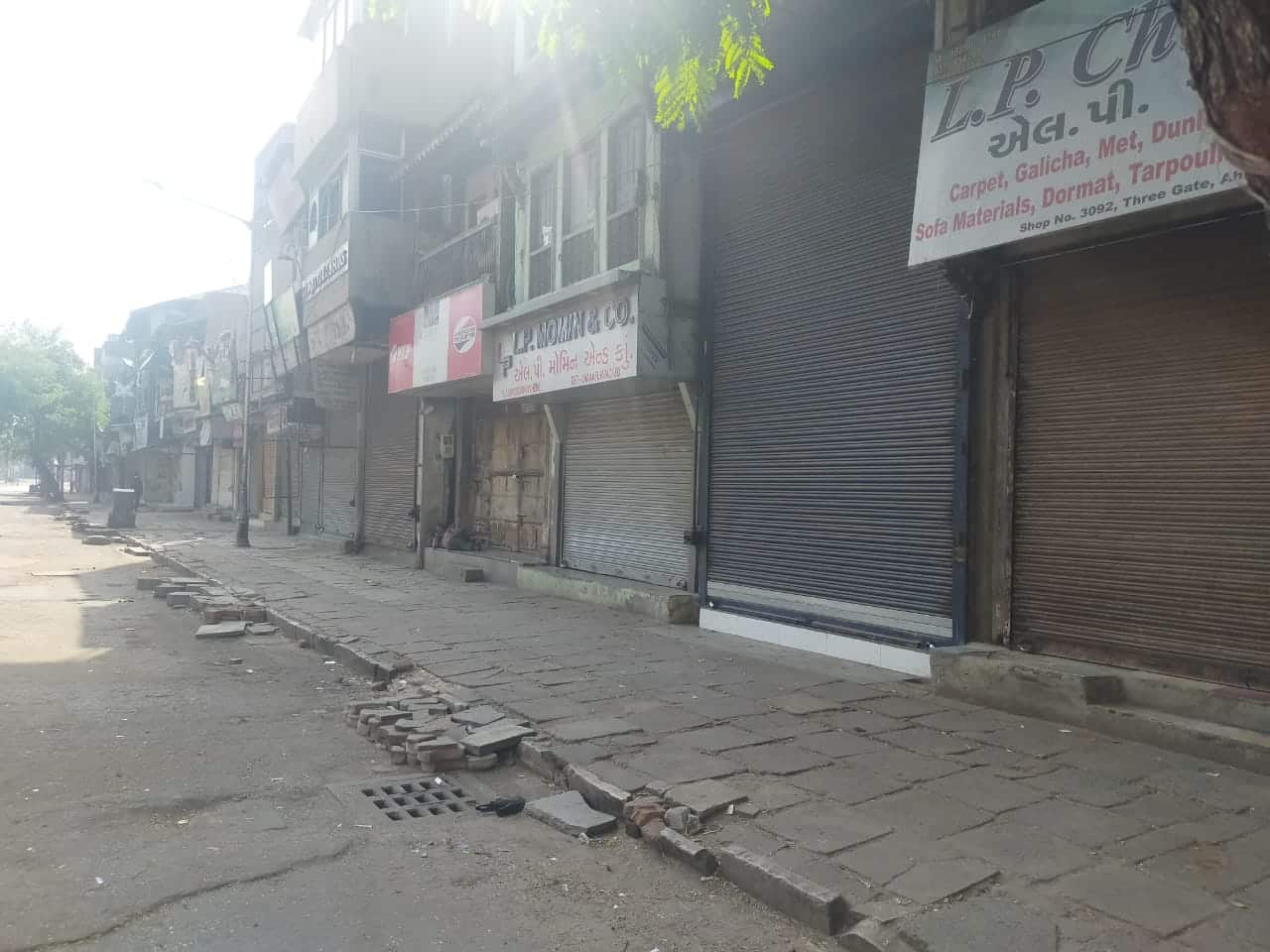 People observes curfew in India. 