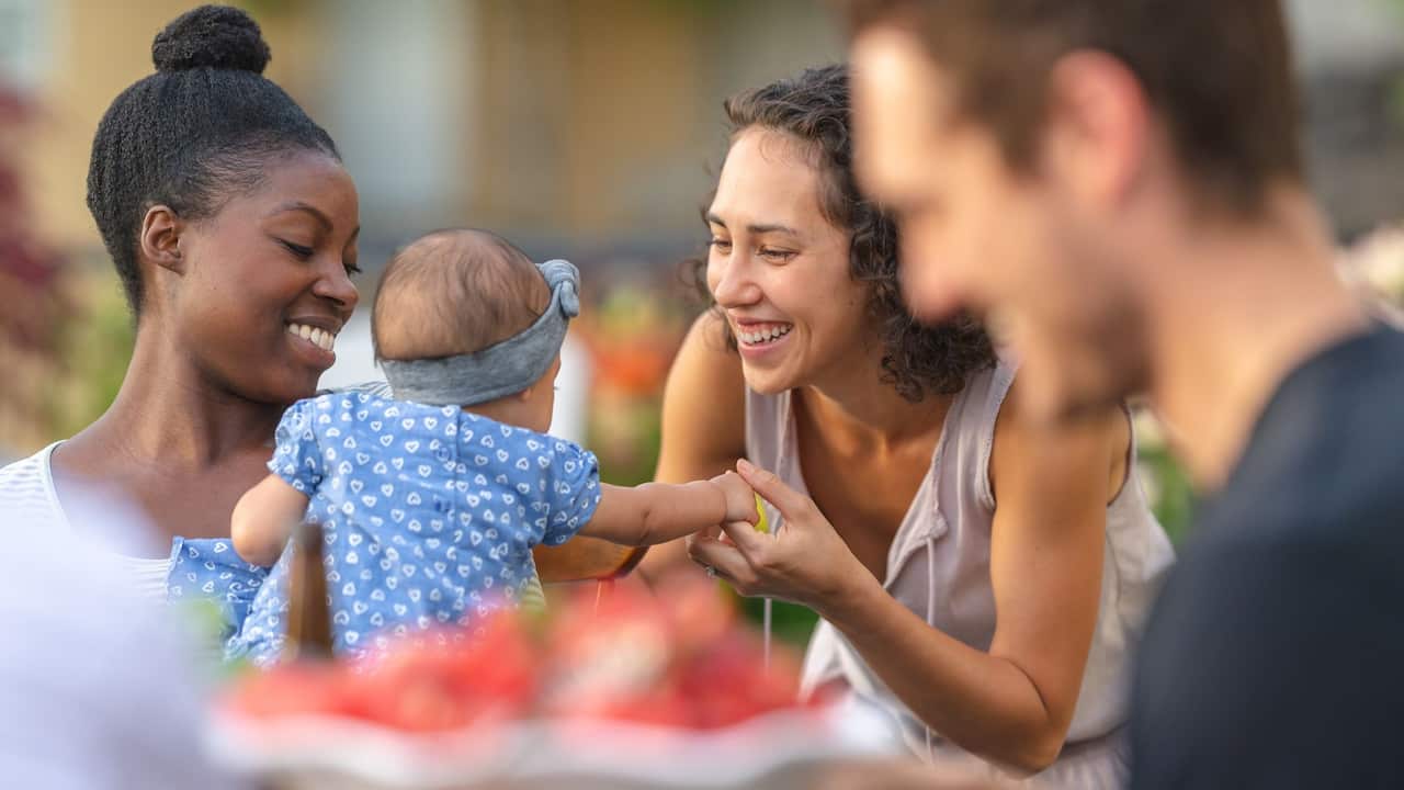 Mothers and baby: Getty Images/FatCamera