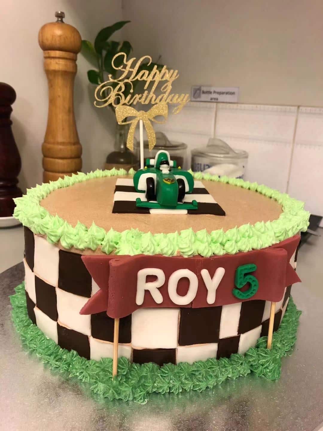 The child who received a free birthday cake from Ms Qu