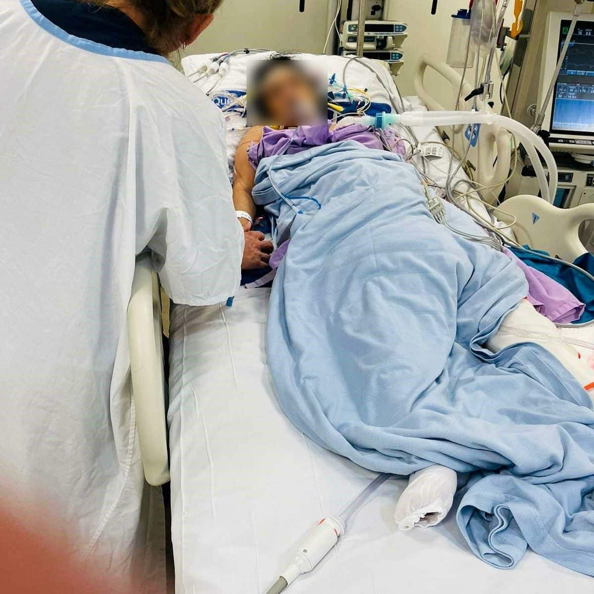 ਬੱਚੇ ਦੇ ਜਨਮ ਵੇਲੇ ‘ਦਿਲ ਦੇ ਫੇਲ੍ਹ’ ਹੋਣ ਕਾਰਨ ਸ੍ਰੀਮਤੀ ਕੌਰ ਨੂੰ ਕਈ ਦਿਨ ‘ਆਈ ਸੀ ਯੂ’ ਵਿੱਚ ਰੱਖਿਆ ਗਿਆ ਪਰ ਉਹ ਇਸ ਔਖੇ ਸਮੇਂ ਆਪਣੇ ਨਰਸਿੰਗ ਸਕੂਲ ਦੇ ਸਾਥੀ ਵਿਦਿਆਰਥੀ ਖ਼ਾਸਕਰ ਮੁਰਾਇਆ, ਔਲੀਵਰ ਤੇ ਟੈੱਡ ਦਾ ਸਹਿਯੋਗ ਨਹੀਂ ਭੁੱਲਦੀ। 