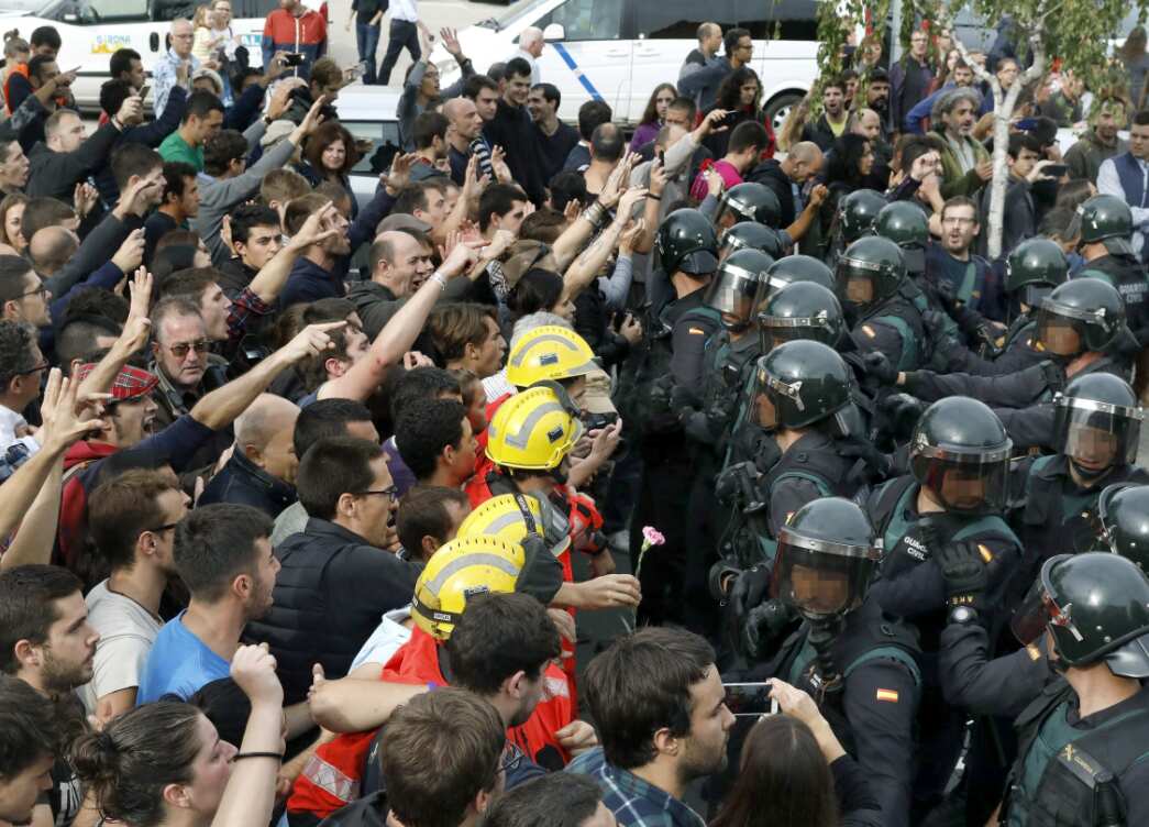 National Police block people from entering a polling center at Sant Julia Sports Center in Barcelona, Catalonia, on 1 October, 2017.
