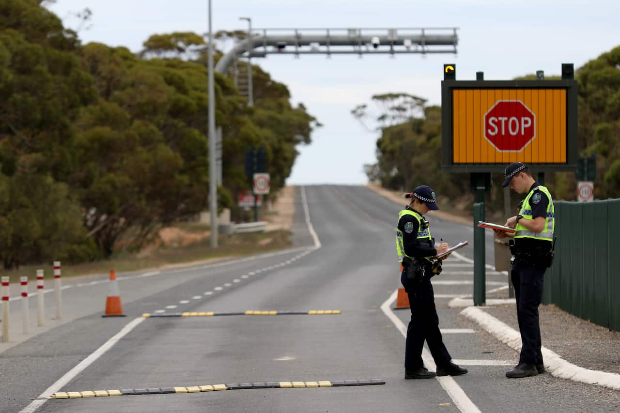 South Australian Police stopping vehicles near the SA border 5kms east of Pinnaroo, South Australia