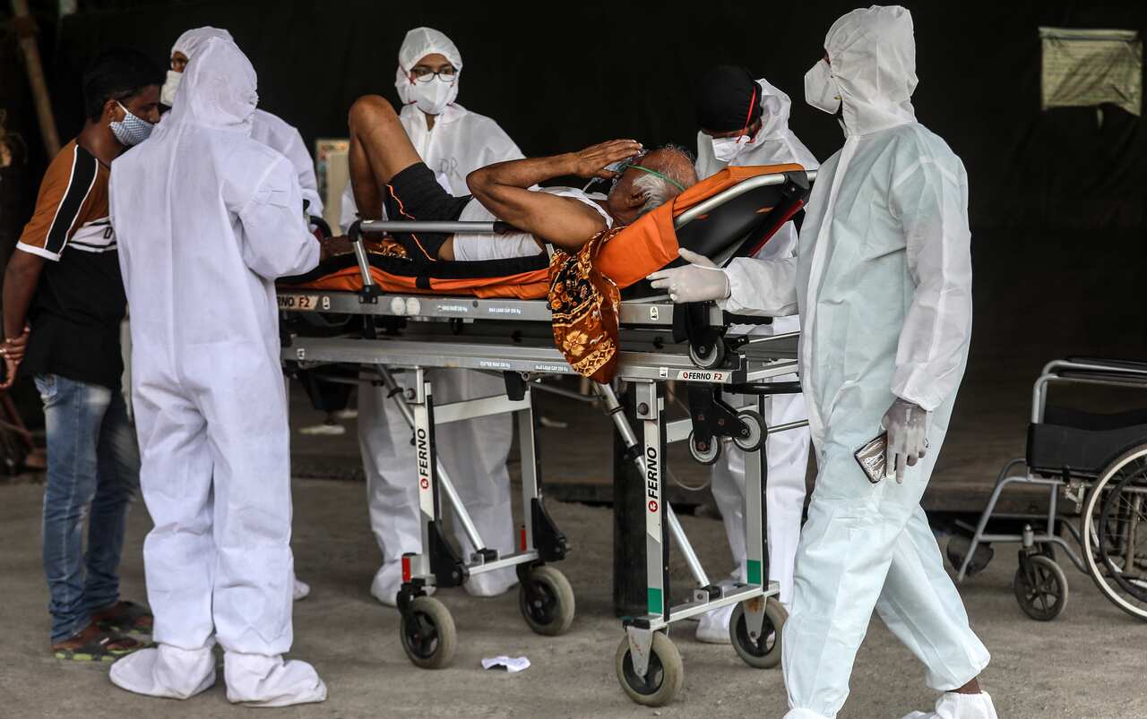 A suspected COVID-19 positive patient waits outside a health centre in Mumbai, India, 19 April 2021.