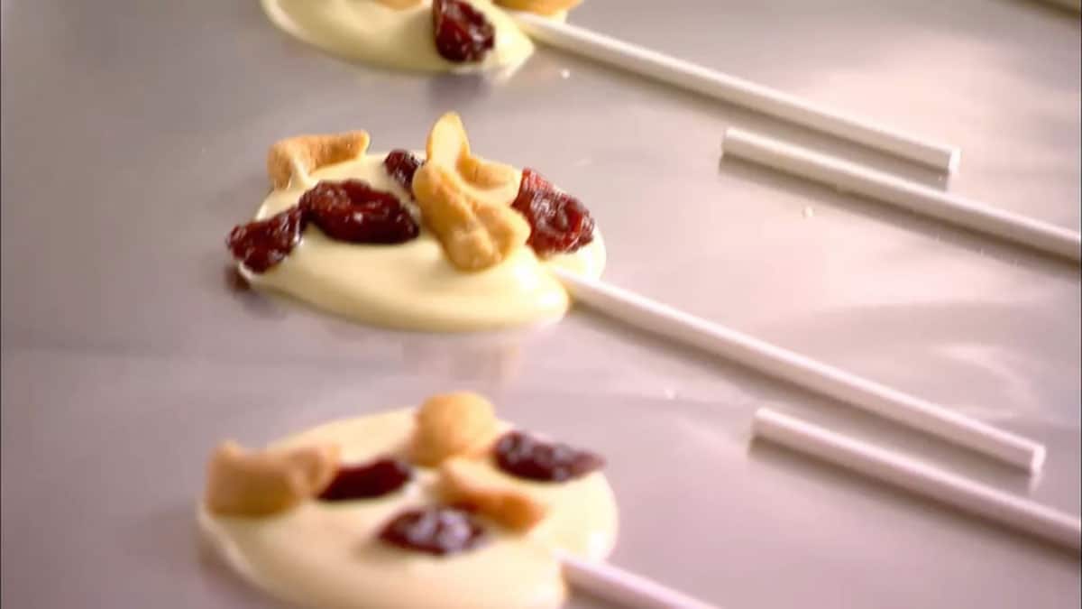 White chocolate lollipops