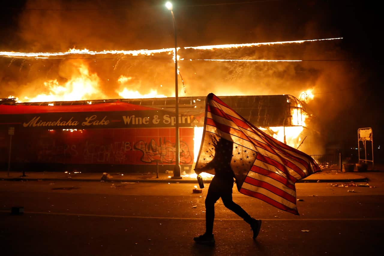Violent protests over the death of George Floyd, the African-American man who died in police custody, broke out in Minneapolis for a third straight night.