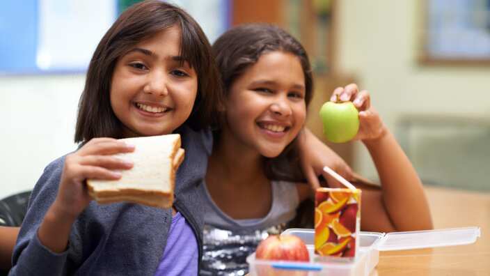 How to make a healthy lunch box to our school kids