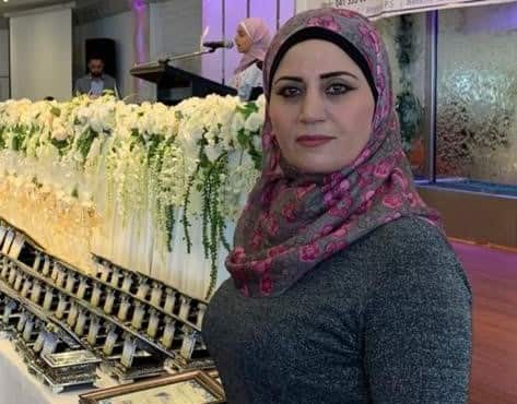 منى صقر في أحد احتفالات المدارس 