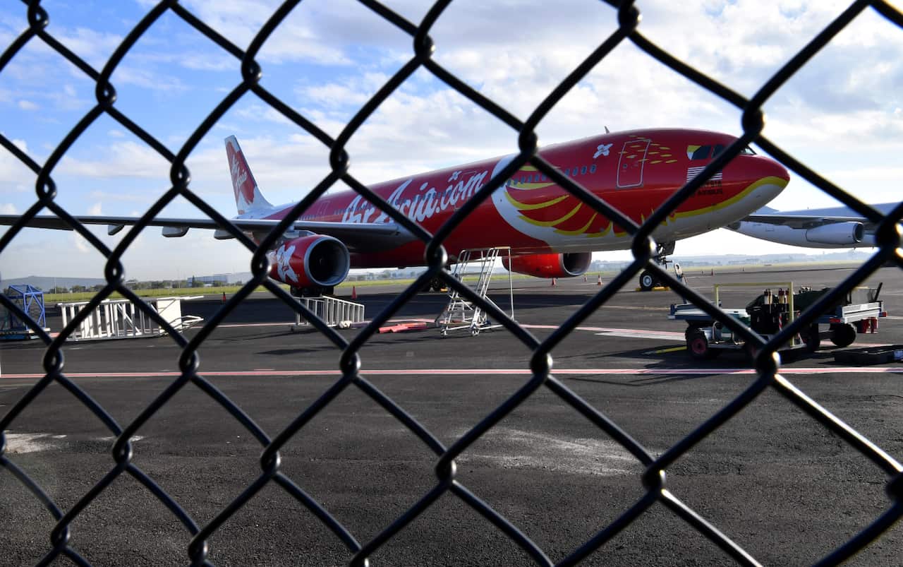 Passengers on an AirAsia flight from Kuala Lumpar to Melbourne have been warned to be alert to the signs of measles. 