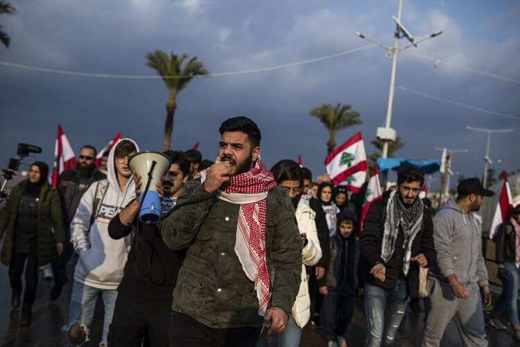 For Lebanon’s Shiites, a Dilemma: Stay Loyal to Hezbollah or Keep Protesting?