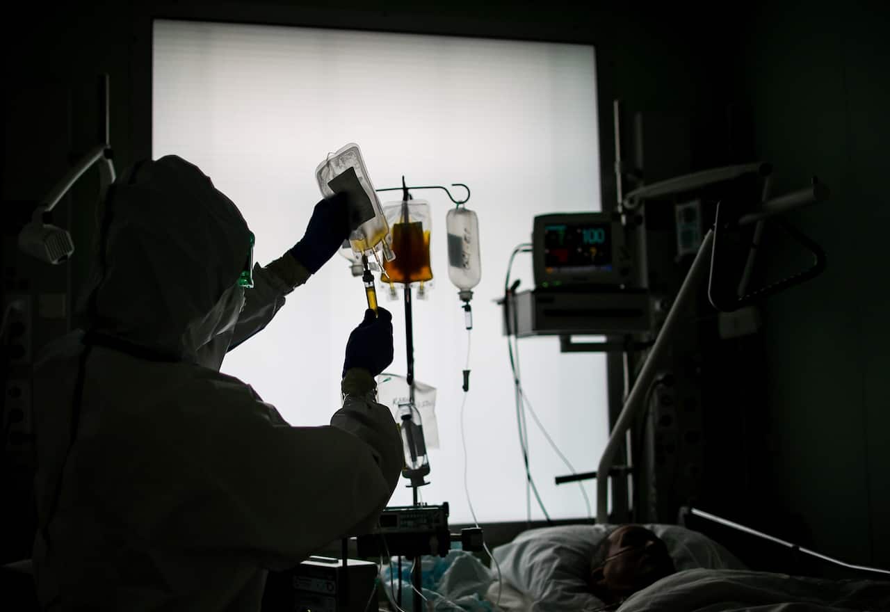 An employee and a patient at an intensive care unit 