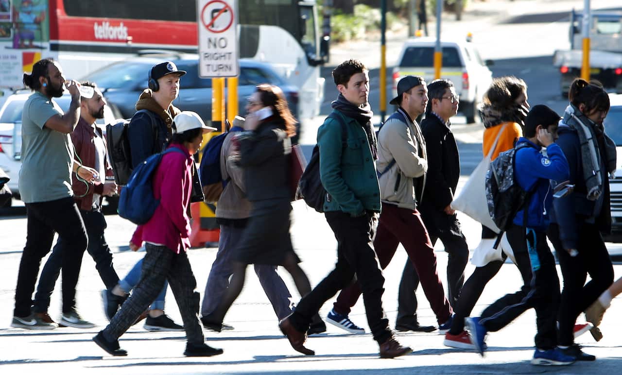 City commuters are seen in Sydney, June 14, 2018. (AAP Image/Paul Braven)