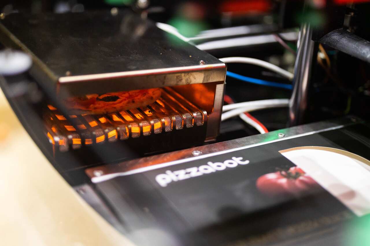 Pizzabot in Sydney ALDI