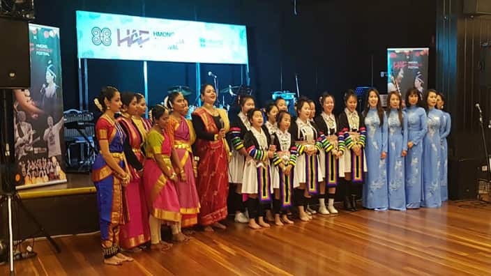 Sing Australian national anthem