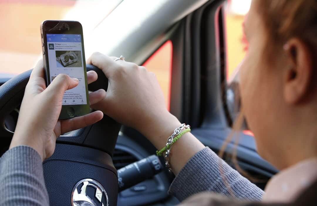 Red-light-style cameras will be used to detect texting drivers in NSW.