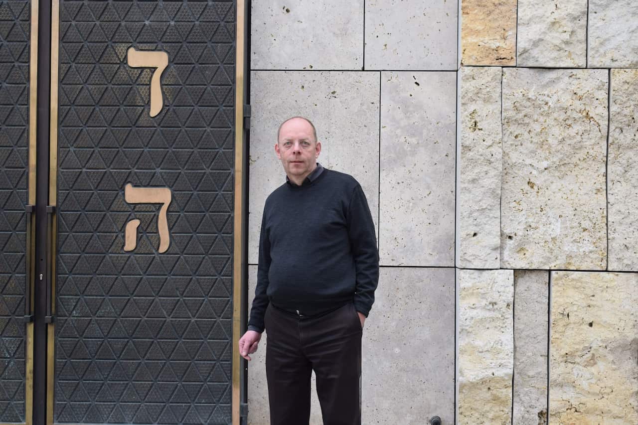 Bernhard Purin vor der Jüdischen Synagoge München