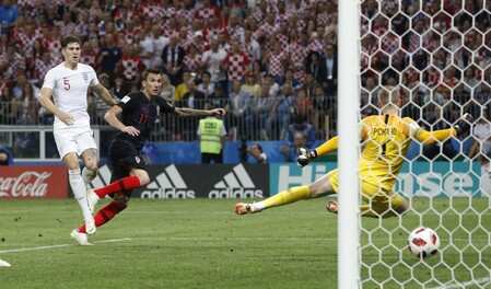 Mandzukic sends steely Croatia into first World Cup final