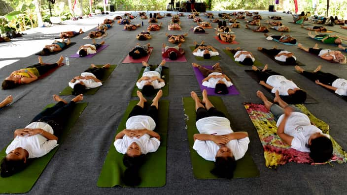 Balinese high school students join  a session led by Toni