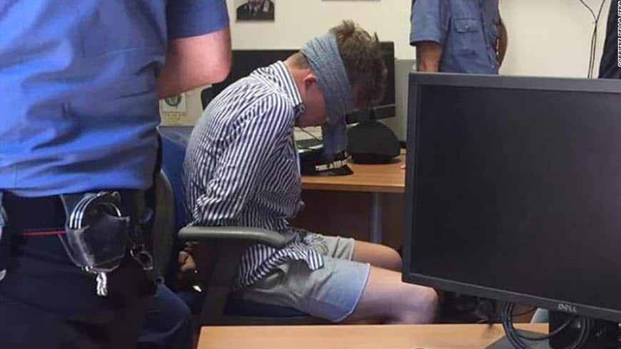 L'immagine scattata durante l'interrogatorio