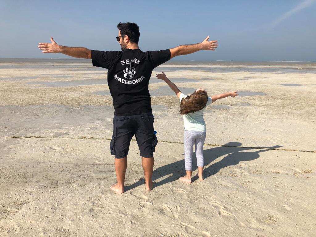 Bojan Perevski with his daughter Neda in Qatar, 2020