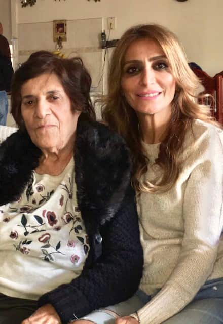 بشرى فرانسيس مع والدتها